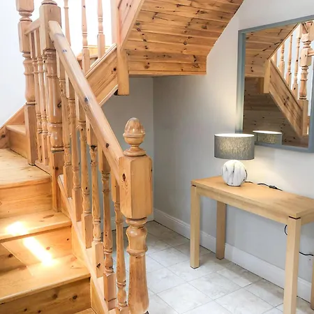 Nyaraló Old Court Homes - Sleeps 6 By Trident Homes